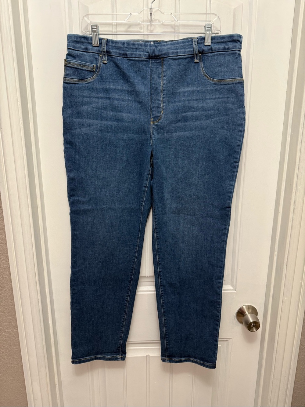Women's Time and Tru Mid Rise Straight Pull on Jeans Size XL 16/18 (48-4)